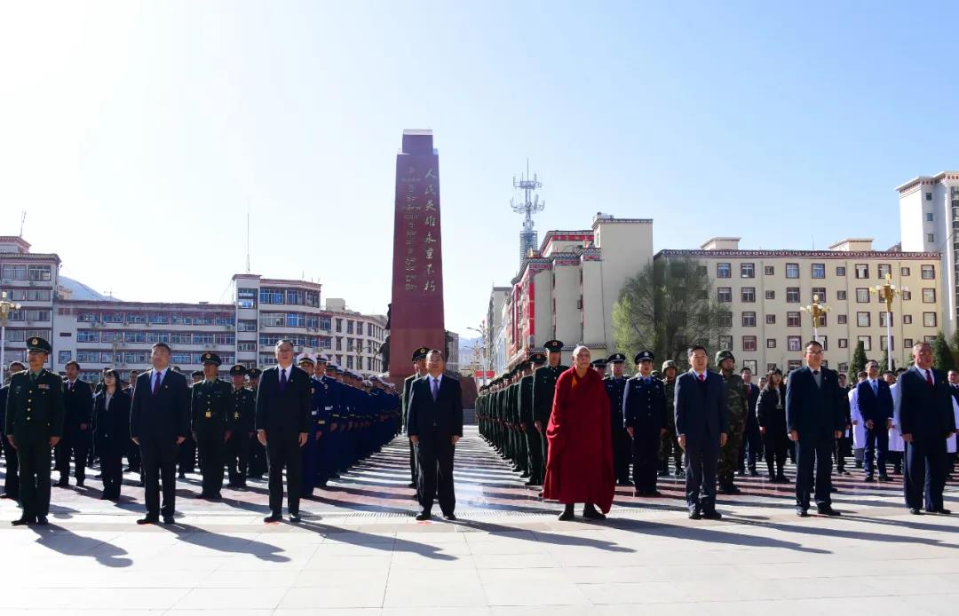 昌都市举行升国旗仪式庆祝西藏百万农奴解放纪念日(图1)