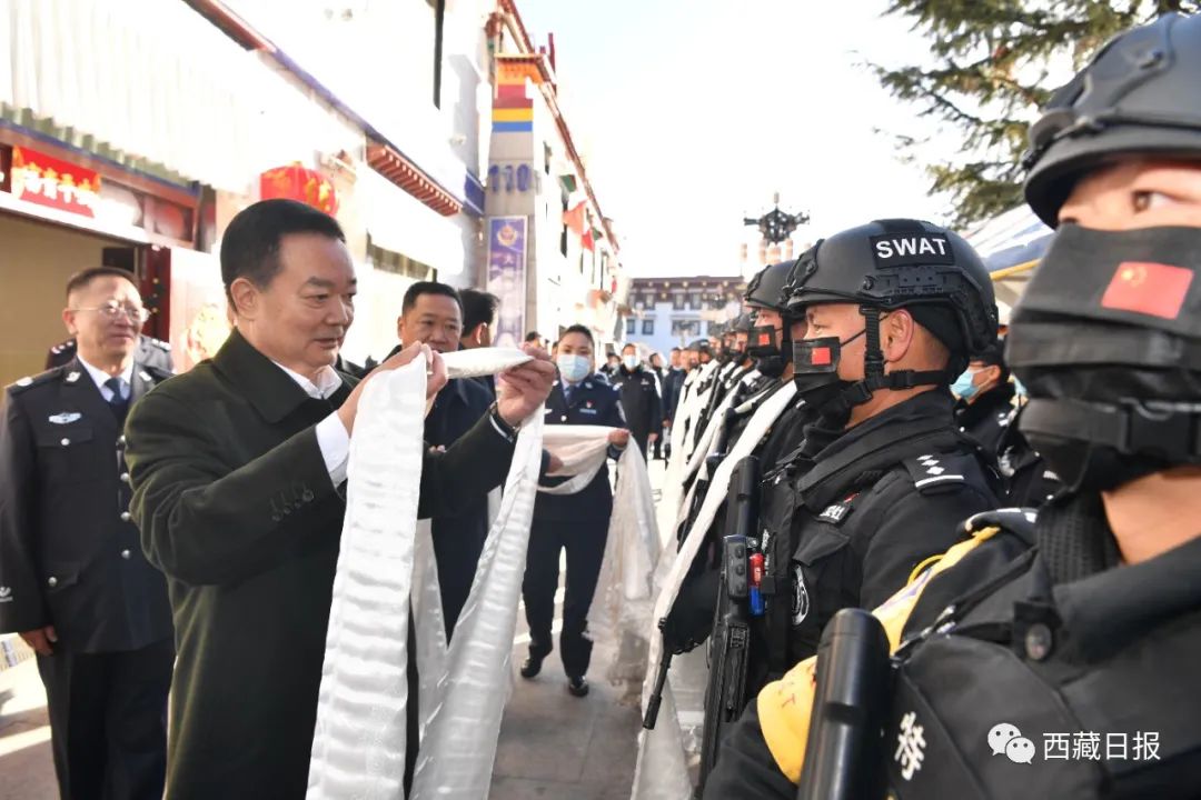 王君正看望慰问春节值班备勤人员(图2)
